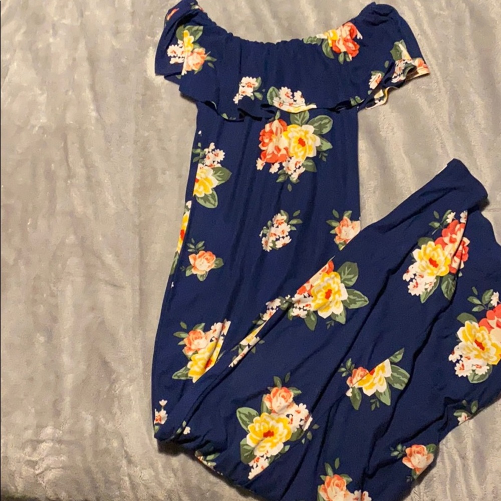 Form fitting floral Maxi Off the shoulder dress